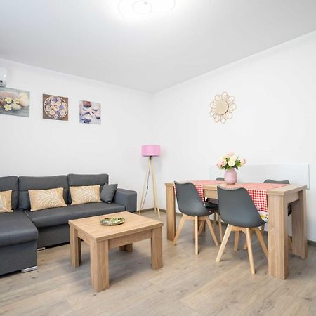 Cozyhome Brasov Luaran gambar